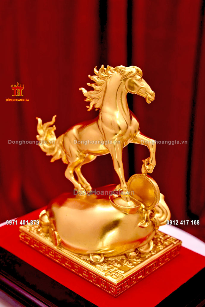 Đồng Hoàng Gia nhận chế tác tượng ngựa mạ vàng theo yêu cầu